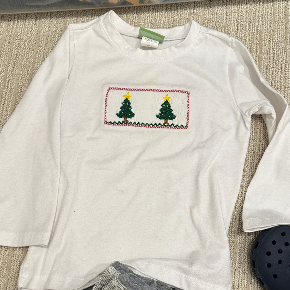 Festive White Long Sleeve Kids Tee with Christmas Tree Design